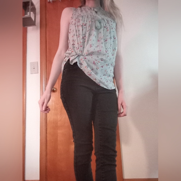 REWIND - NWOT Turquoise Floral Blouse with Tassel Tie Detail - Picture 9 of 15